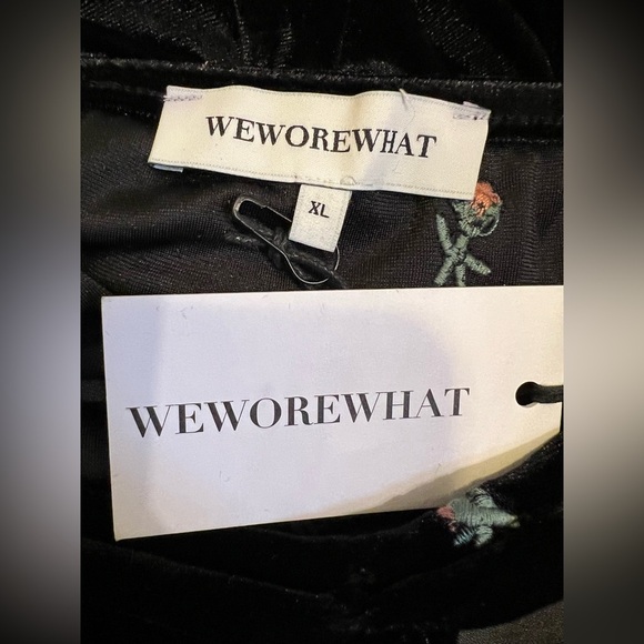 NWT WeWoreWhat Embroidered Velvet Ruched Midi Skirt in Black Multi XL - Picture 3 of 6